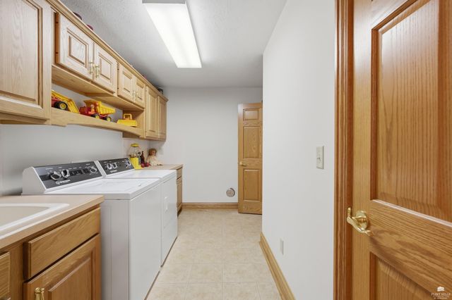 1608 Oakridge Drive, Junction City, KS 66441