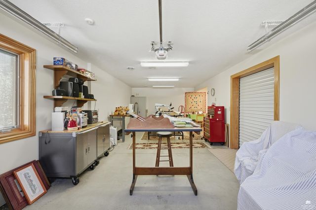 1608 Oakridge Drive, Junction City, KS 66441