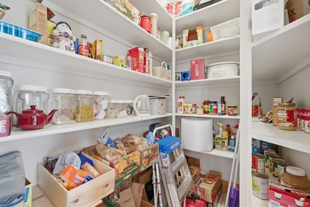 1608 Oakridge Drive, Junction City, KS 66441