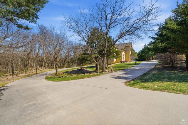 1608 Oakridge Drive, Junction City, KS 66441