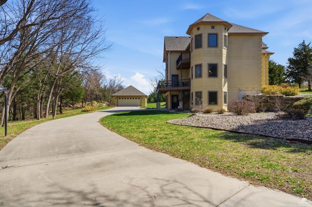 1608 Oakridge Drive, Junction City, KS 66441