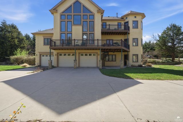 1608 Oakridge Drive, Junction City, KS 66441