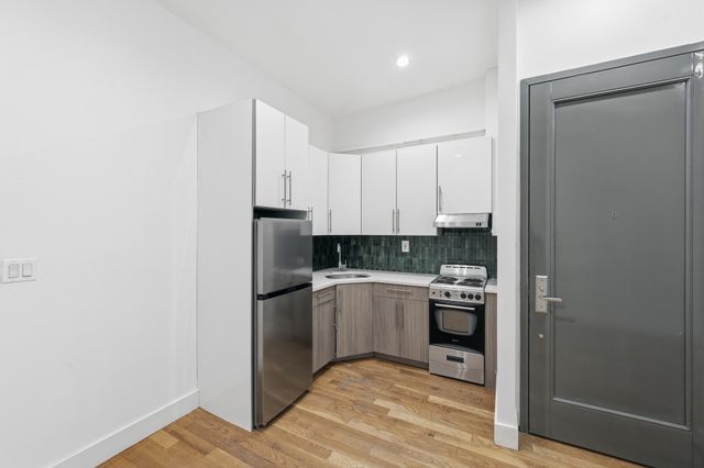 326 IRVING Avenue, New York City, NY 11237