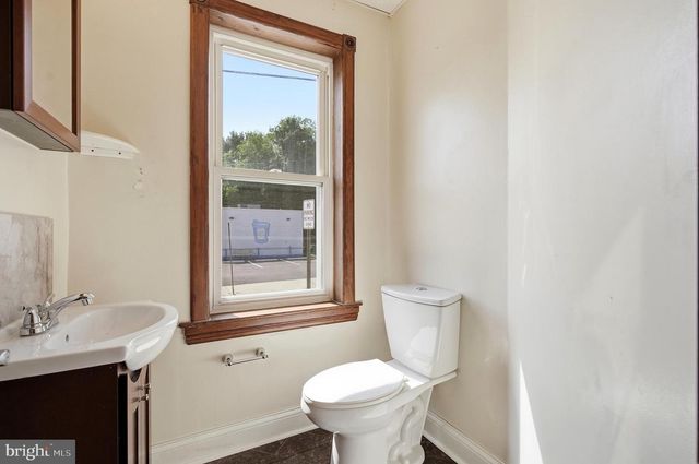 300 NUTT RD, Phoenixville, PA 19460