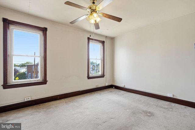 300 NUTT RD, Phoenixville, PA 19460