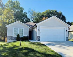 1108 SE Oak Ridge Drive, Oak Grove, MO 64075