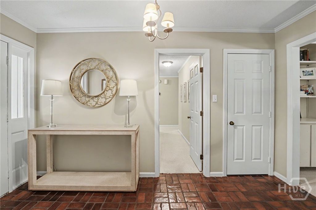 Image 11 of property listing at 7 Fletcher Lane, Savannah, GA 31411