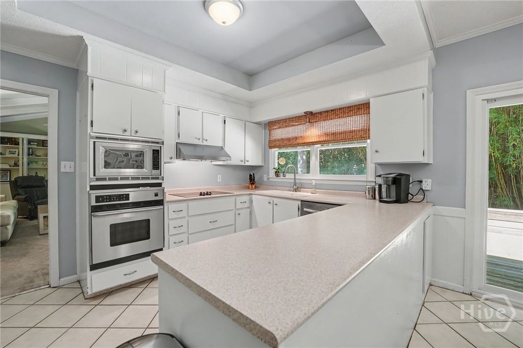 Image 21 of property listing at 7 Fletcher Lane, Savannah, GA 31411