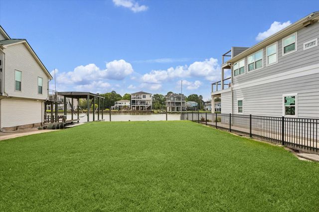 2112 Fenwood Street, Kemah, TX 77565