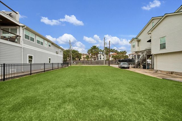 2112 Fenwood Street, Kemah, TX 77565