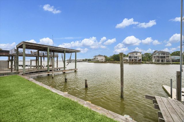 2112 Fenwood Street, Kemah, TX 77565