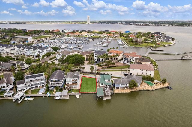 2112 Fenwood Street, Kemah, TX 77565