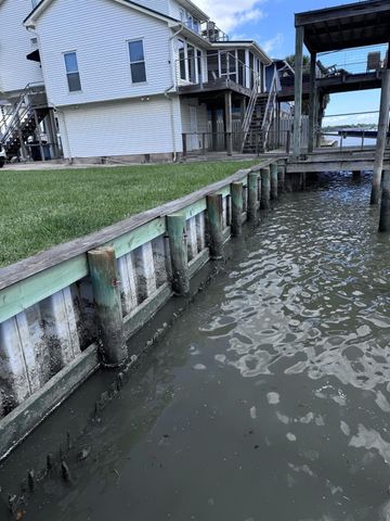 2112 Fenwood Street, Kemah, TX 77565