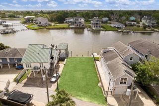 2112 Fenwood Street, Kemah, TX 77565