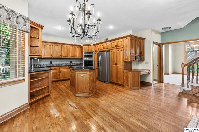 16717 Leavenworth Circle, Omaha, NE 68118
