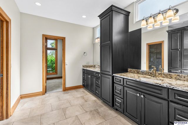 16717 Leavenworth Circle, Omaha, NE 68118