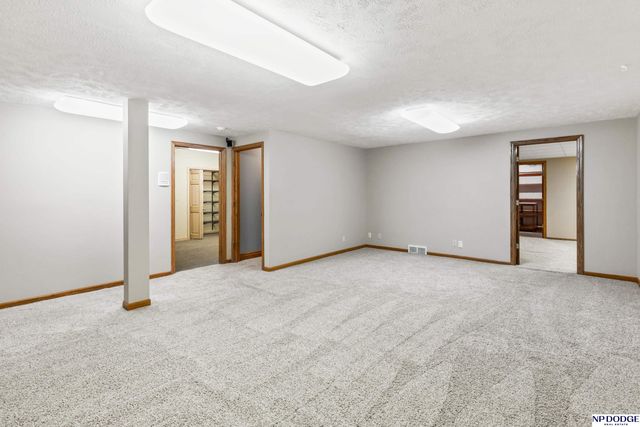 16717 Leavenworth Circle, Omaha, NE 68118