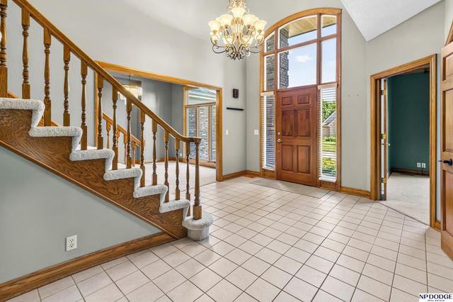 16717 Leavenworth Circle, Omaha, NE 68118