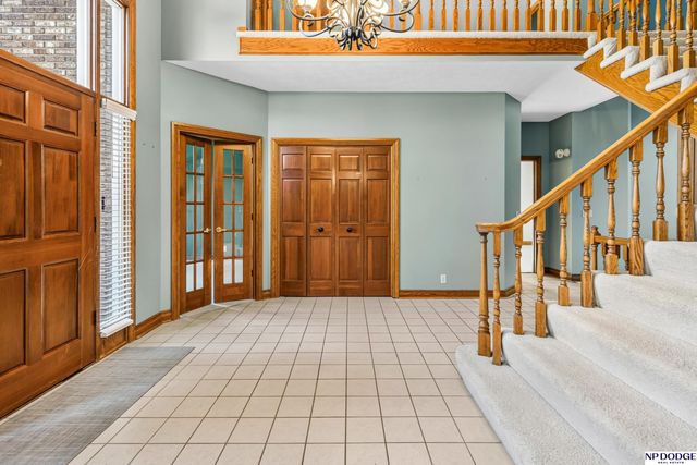 16717 Leavenworth Circle, Omaha, NE 68118