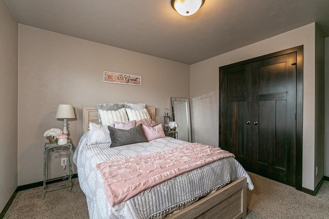 4873 W JACK PINE COURT, Appleton, WI 54913