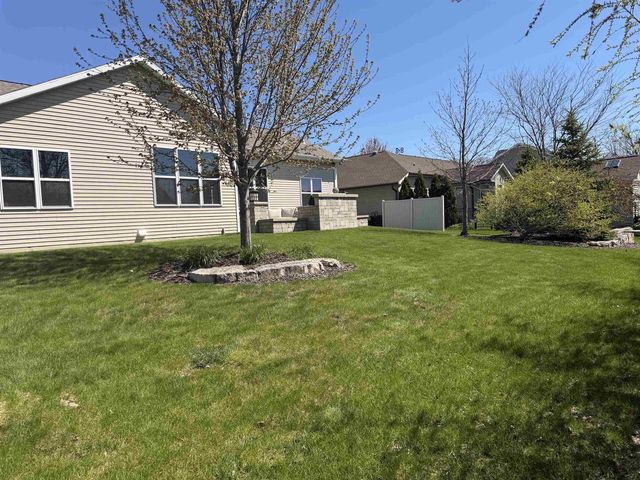 4873 W JACK PINE COURT, Appleton, WI 54913