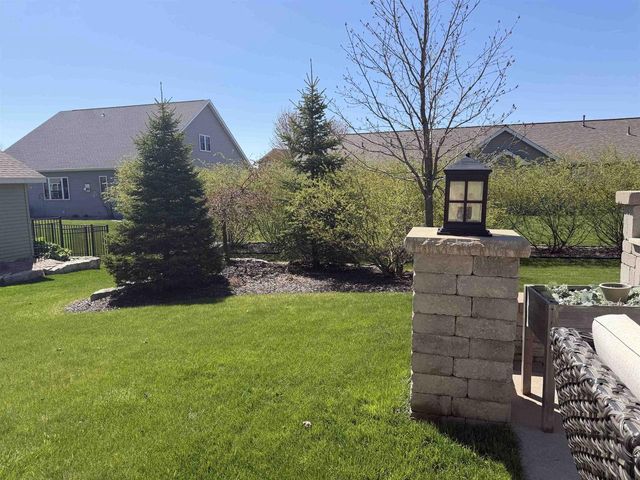 4873 W JACK PINE COURT, Appleton, WI 54913