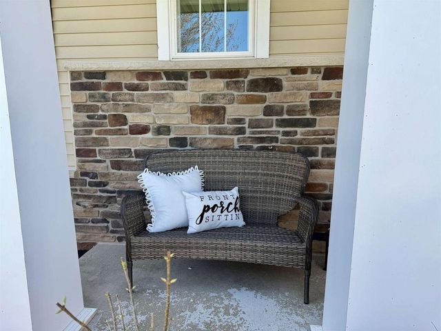 4873 W JACK PINE COURT, Appleton, WI 54913