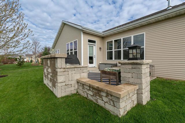 4873 W JACK PINE COURT, Appleton, WI 54913