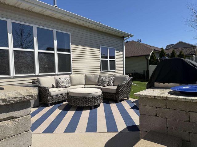 4873 W JACK PINE COURT, Appleton, WI 54913