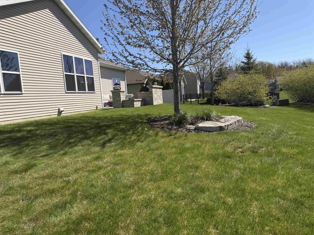 4873 W JACK PINE COURT, Appleton, WI 54913