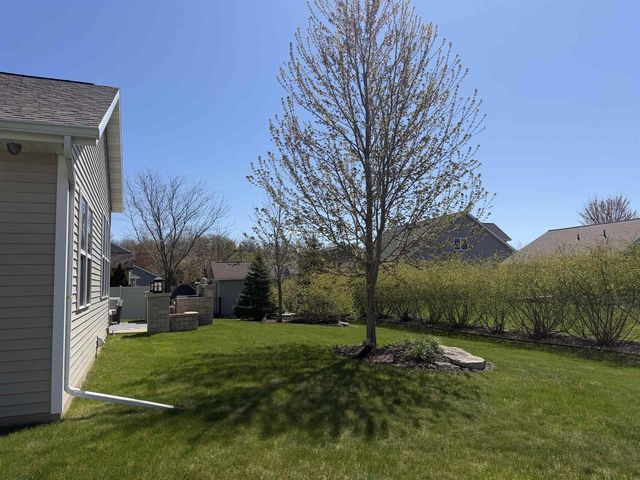 4873 W JACK PINE COURT, Appleton, WI 54913
