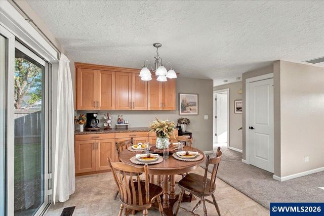1487 Palace Dr NE, Salem, OR 97301