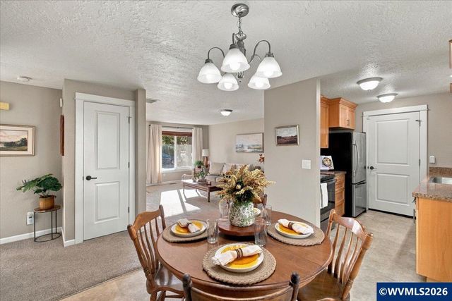 1487 Palace Dr NE, Salem, OR 97301