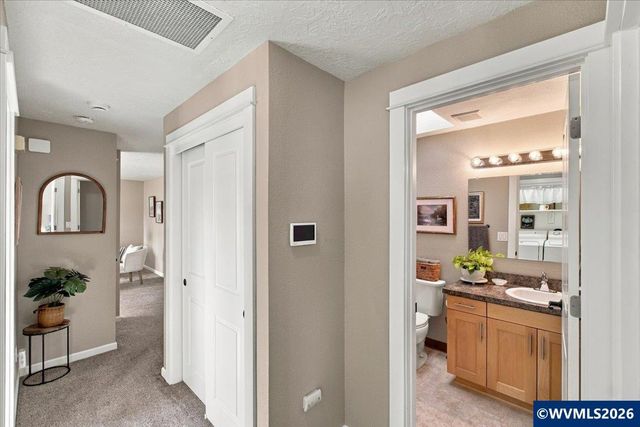 1487 Palace Dr NE, Salem, OR 97301