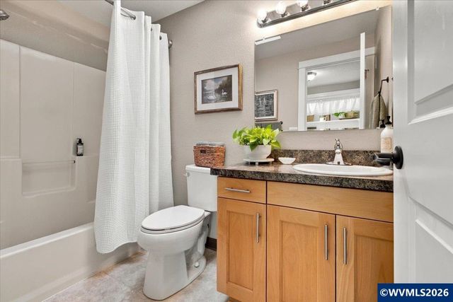 1487 Palace Dr NE, Salem, OR 97301