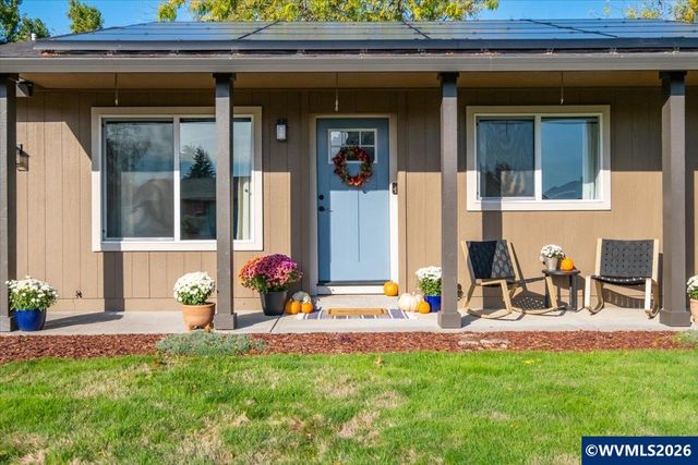 1487 Palace Dr NE, Salem, OR 97301