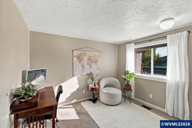 1487 Palace Dr NE, Salem, OR 97301