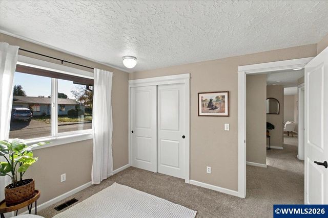 1487 Palace Dr NE, Salem, OR 97301