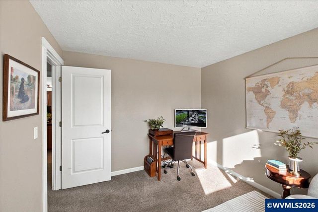 1487 Palace Dr NE, Salem, OR 97301