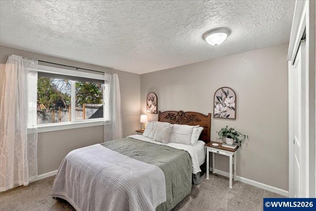 1487 Palace Dr NE, Salem, OR 97301