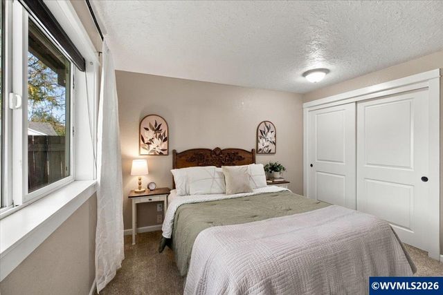 1487 Palace Dr NE, Salem, OR 97301