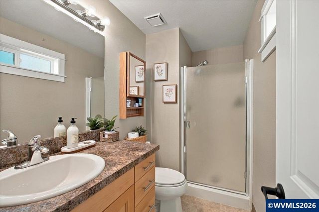 1487 Palace Dr NE, Salem, OR 97301