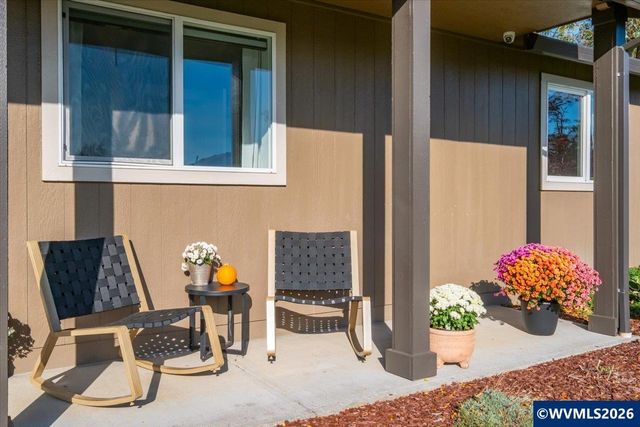 1487 Palace Dr NE, Salem, OR 97301