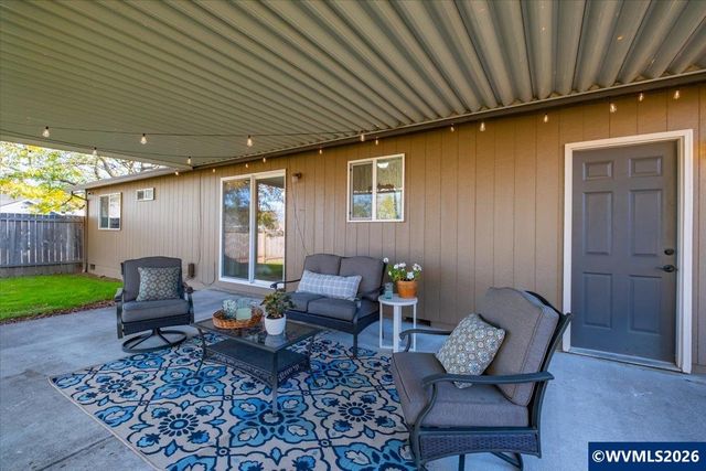 1487 Palace Dr NE, Salem, OR 97301