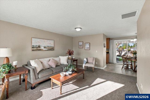 1487 Palace Dr NE, Salem, OR 97301