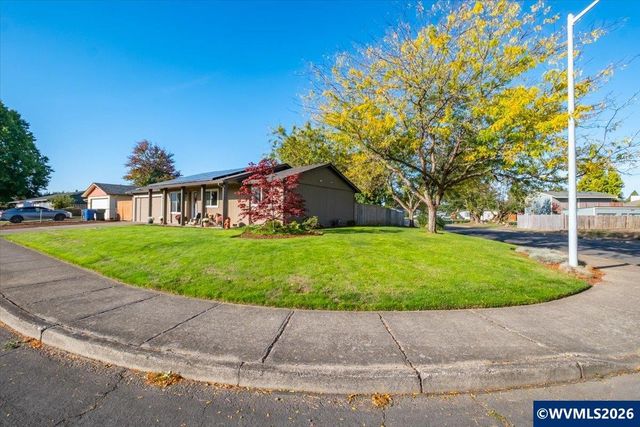 1487 Palace Dr NE, Salem, OR 97301