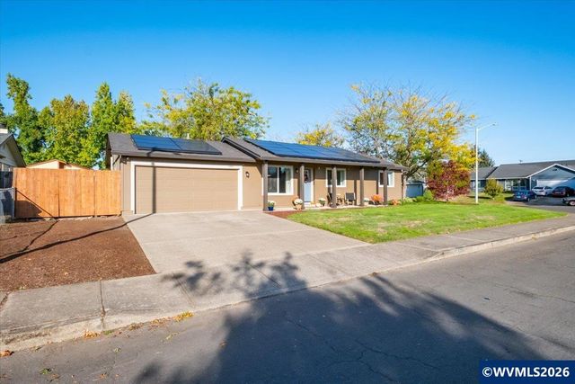 1487 Palace Dr NE, Salem, OR 97301
