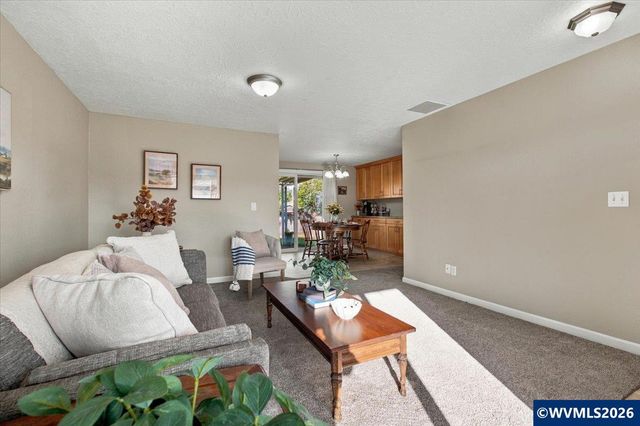 1487 Palace Dr NE, Salem, OR 97301