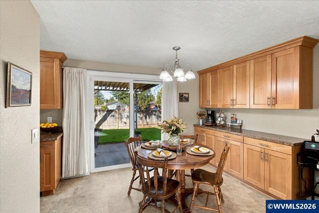 1487 Palace Dr NE, Salem, OR 97301