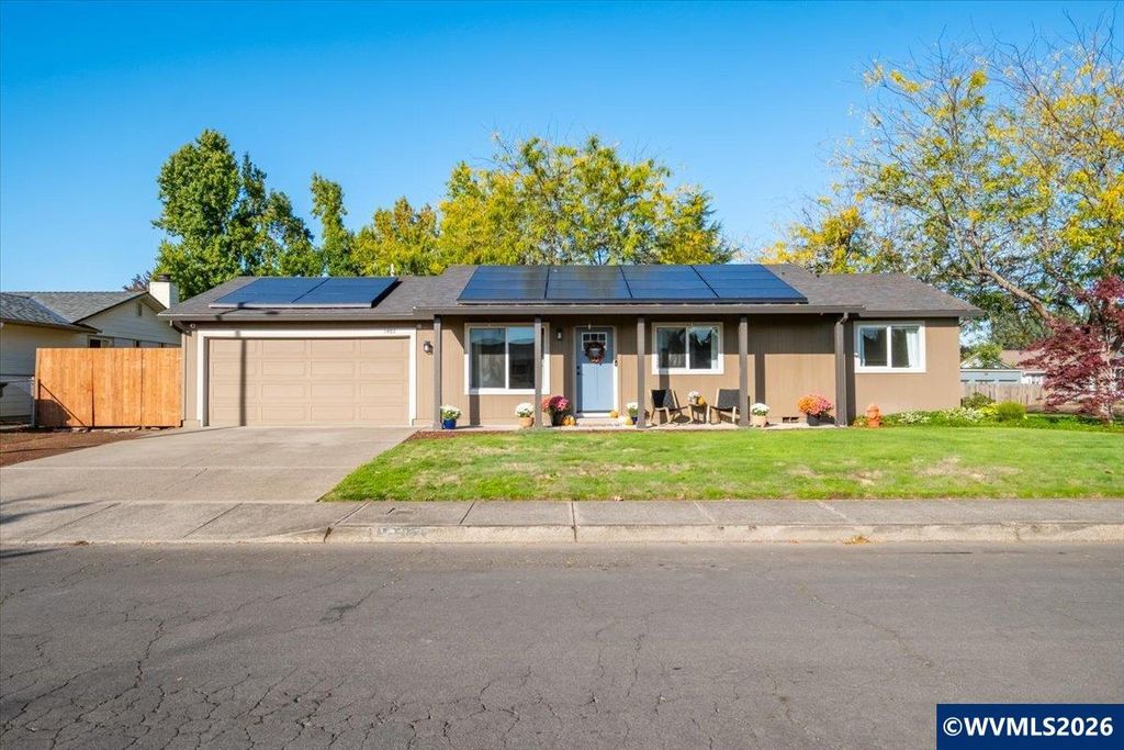 1487 Palace Dr NE, Salem, OR 97301